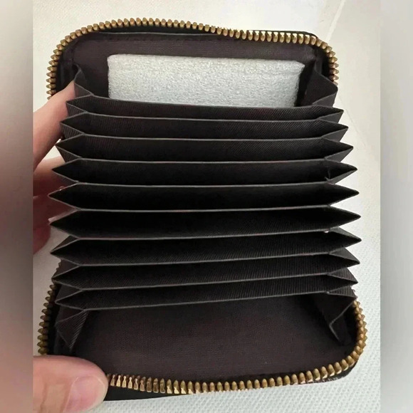 Card wallet | classic zippy look, brown & black check. . - Picture 4 of 11